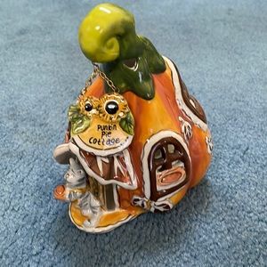 Blue Sky Collectibles Holiday Punkin Pie Cottage
